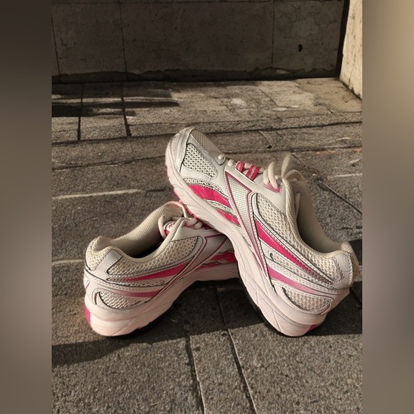 Reebok Women’s Susan G. Komen Relay For Life Running Shoes Size 8.5 - Picture 12 of 14